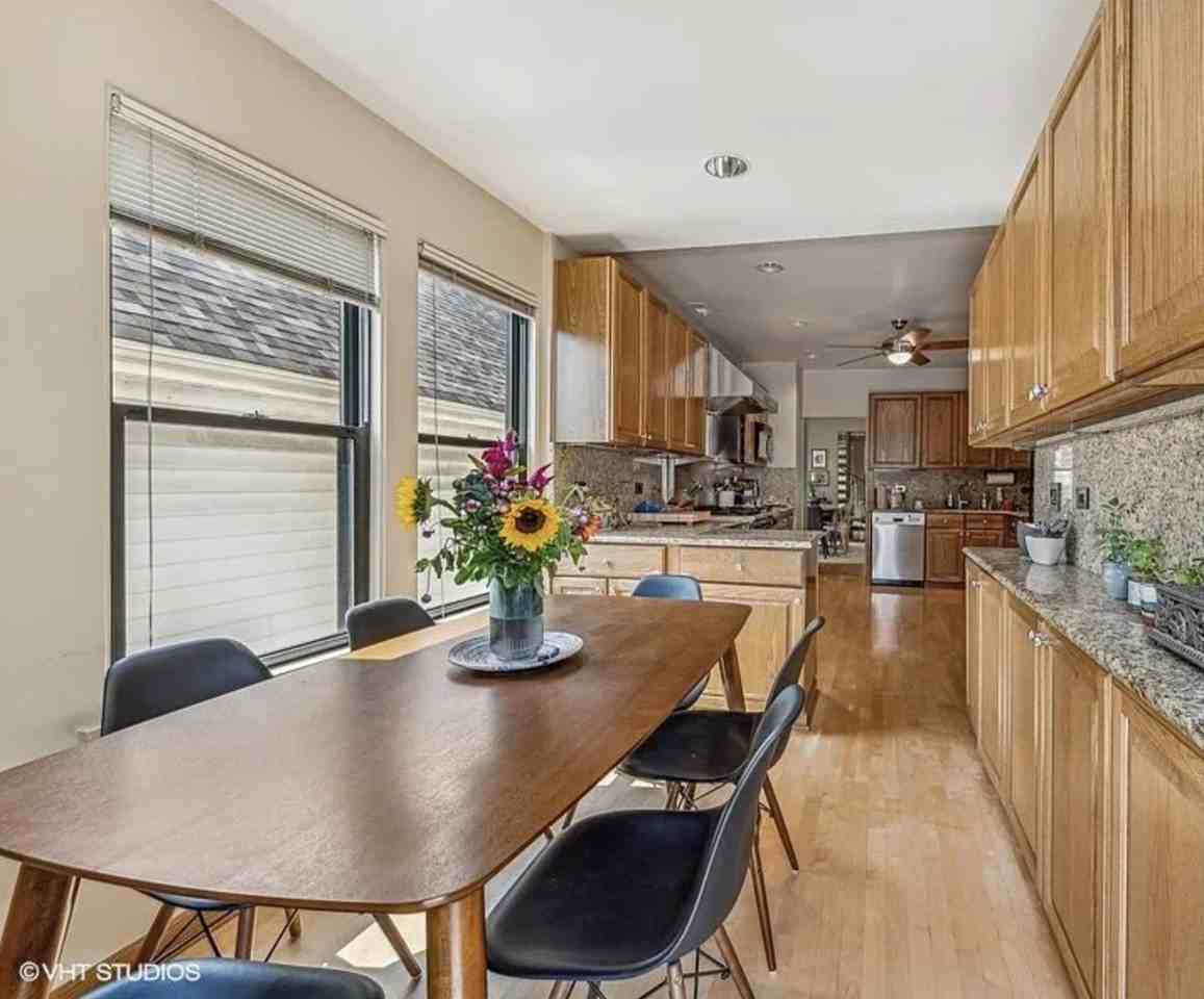 2837 N Southport Ave #3 - Photo 3 of 15