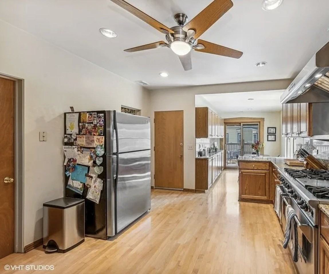 2837 N Southport Ave #3 - Photo 4 of 15