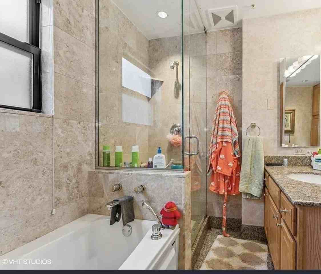 2837 N Southport Ave #3 - Photo 6 of 15