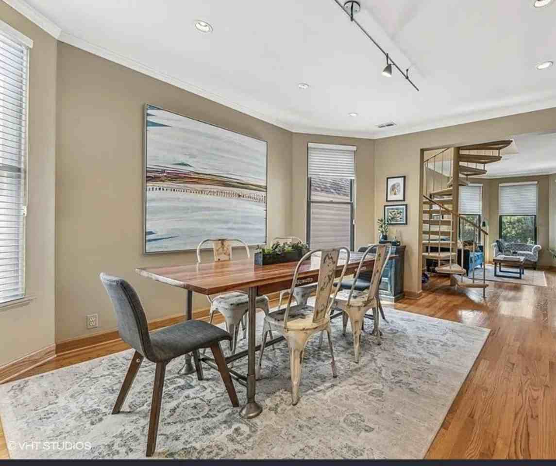 2837 N Southport Ave #3 - Photo 7 of 15