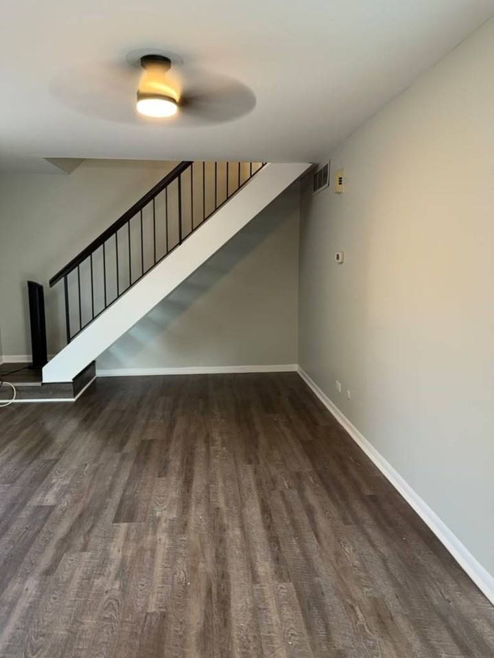 302 Creekside Dr - Photo 3 of 18