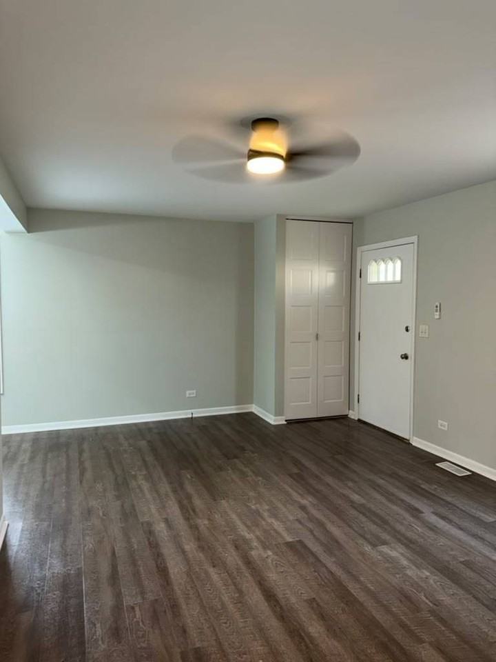 302 Creekside Dr - Photo 7 of 18