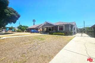 648 N Heliotrope Dr - Photo 3 of 8