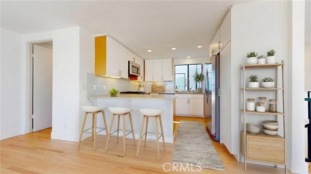 1318 Manhattan Ave - Photo 2 of 8