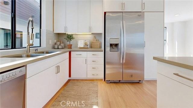 1318 Manhattan Ave - Photo 5 of 8