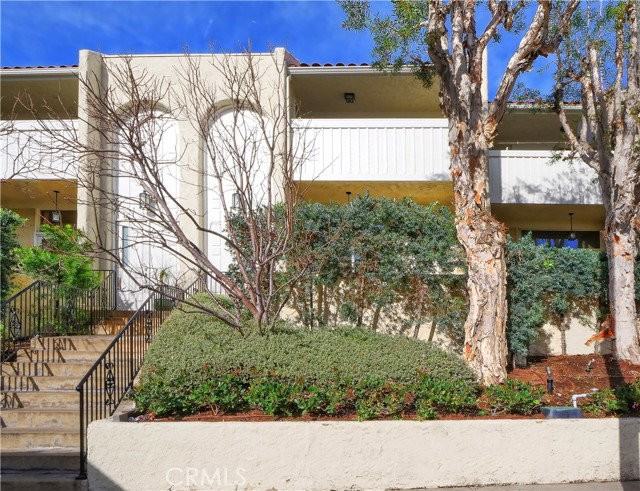 405 2nd St - Photo 2 of 8