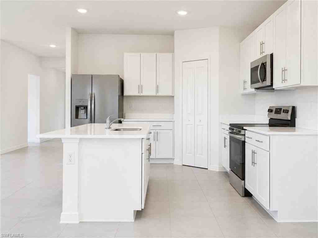 17078 Pompeii Way - Photo 2 of 9