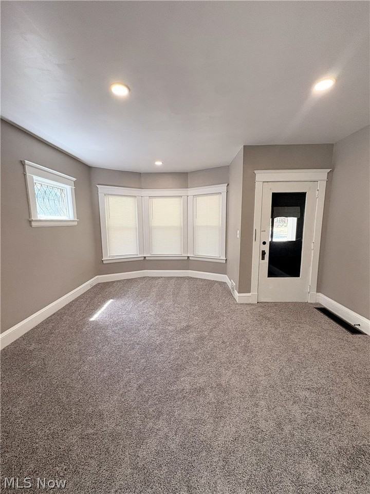 2049 West Blvd - Photo 5 of 19