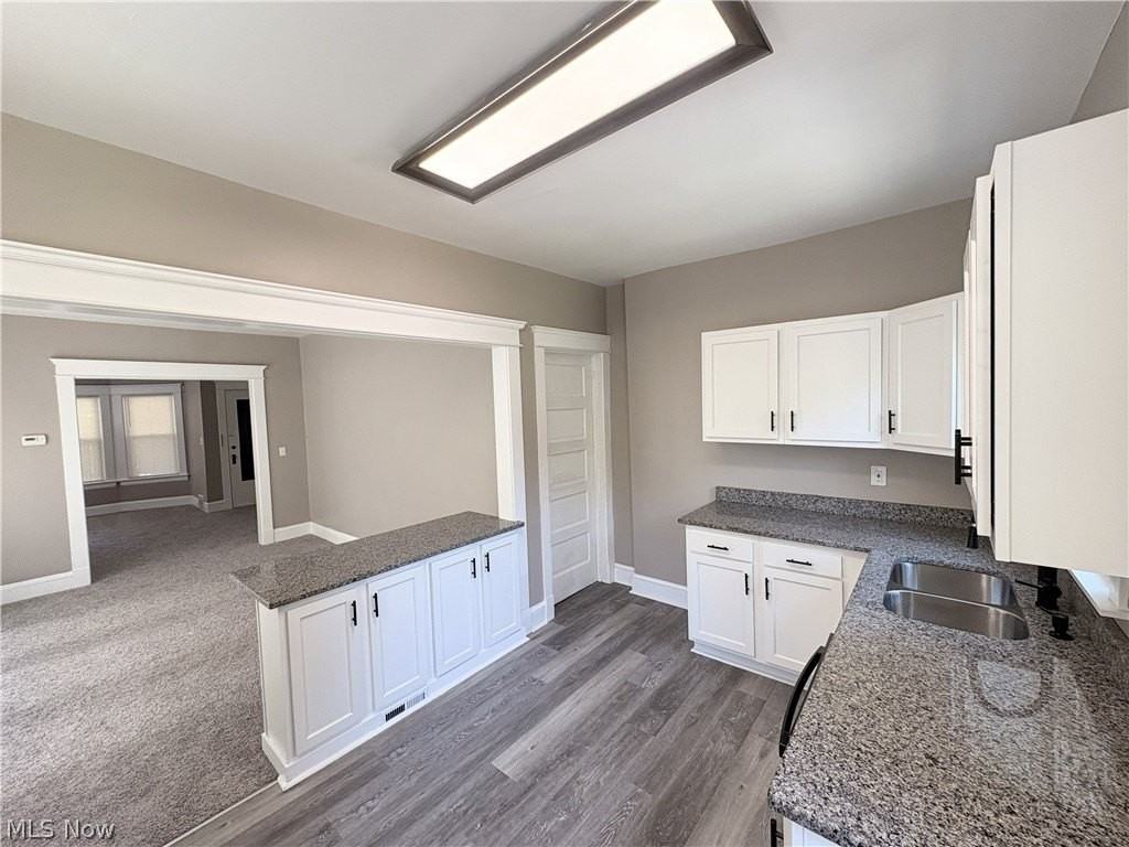 2049 West Blvd - Photo 4 of 19