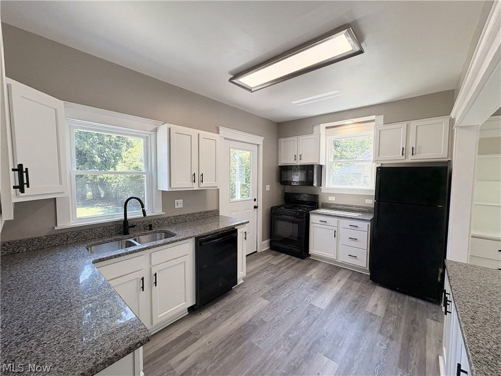 2049 West Blvd - Photo 3 of 19