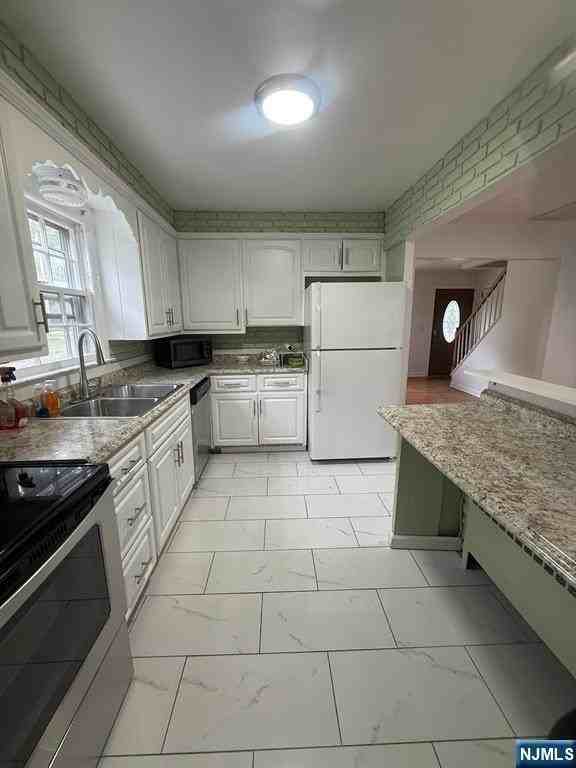 533 Ramapo Valley Rd - Photo 6 of 31