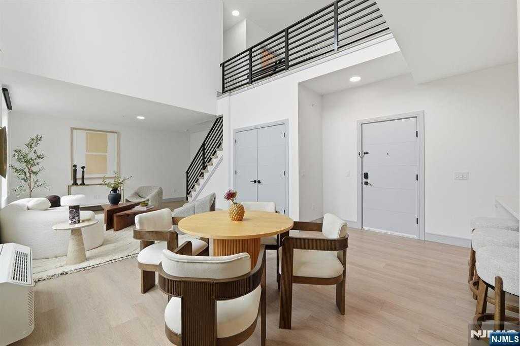 1435 10th St #409 - Photo 5 of 20