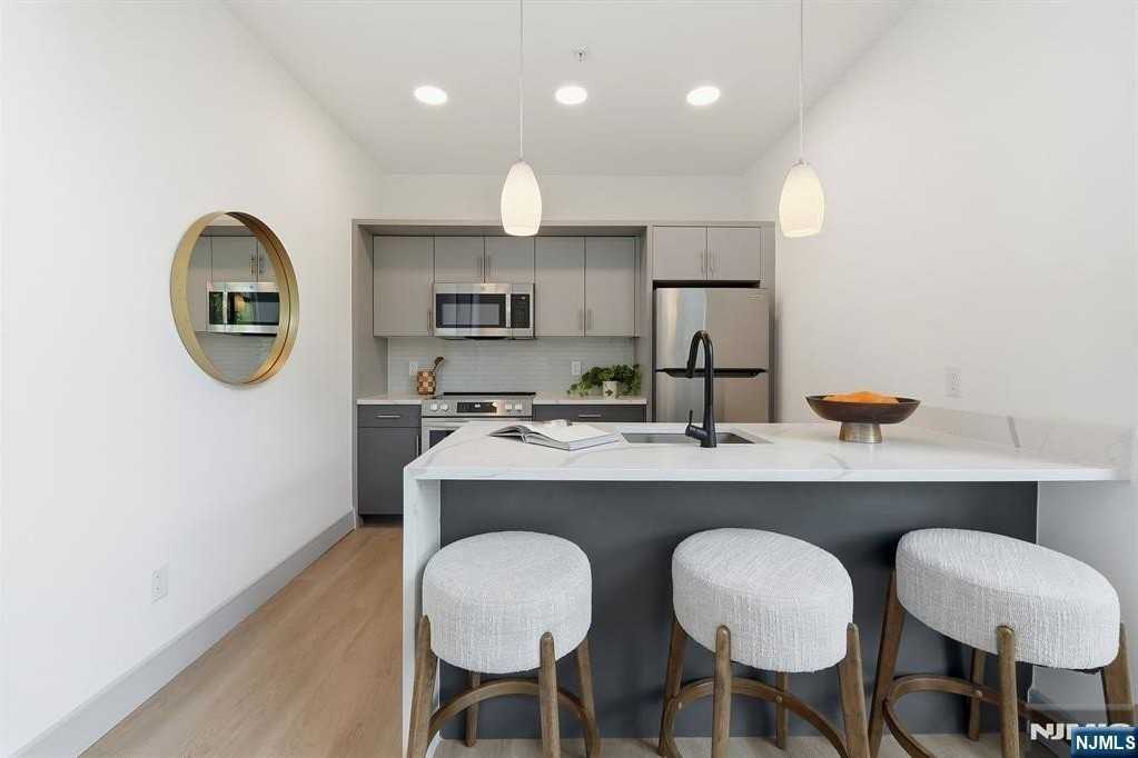 1435 10th St #409 - Photo 7 of 20