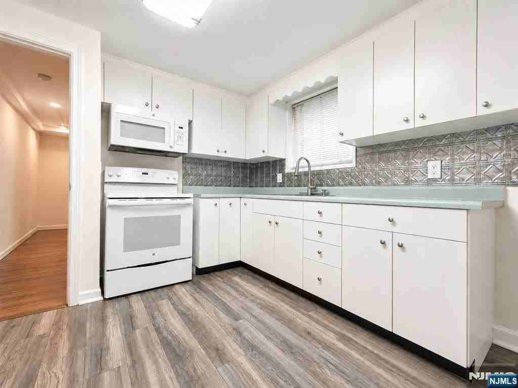 343 Tremont Ave #1 - Photo 4 of 9