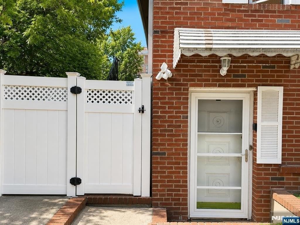 343 Tremont Ave #1 - Photo 7 of 9