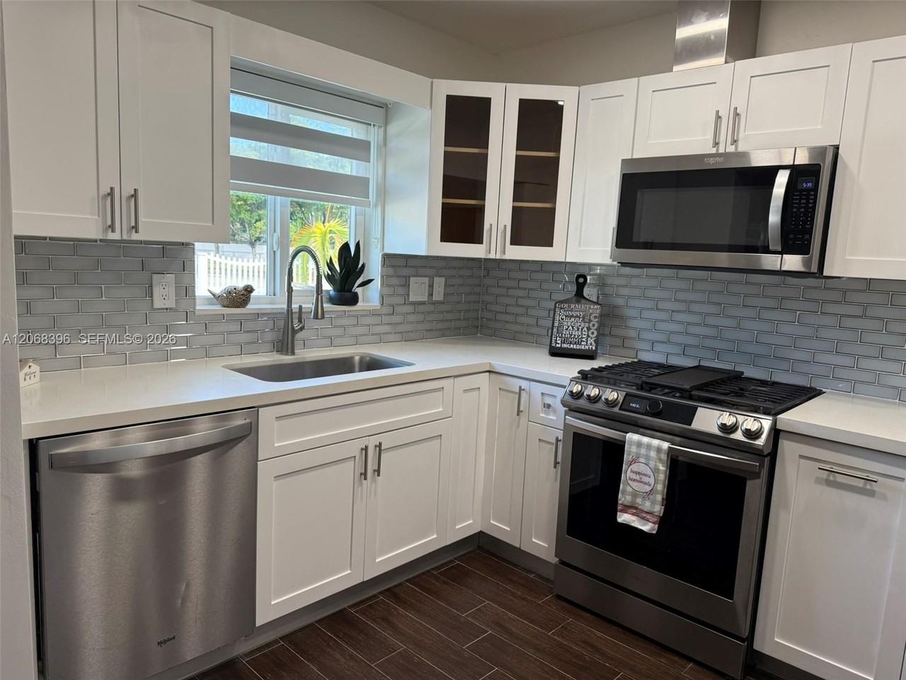 5530 Sw 96th Ave - Photo 3 of 8