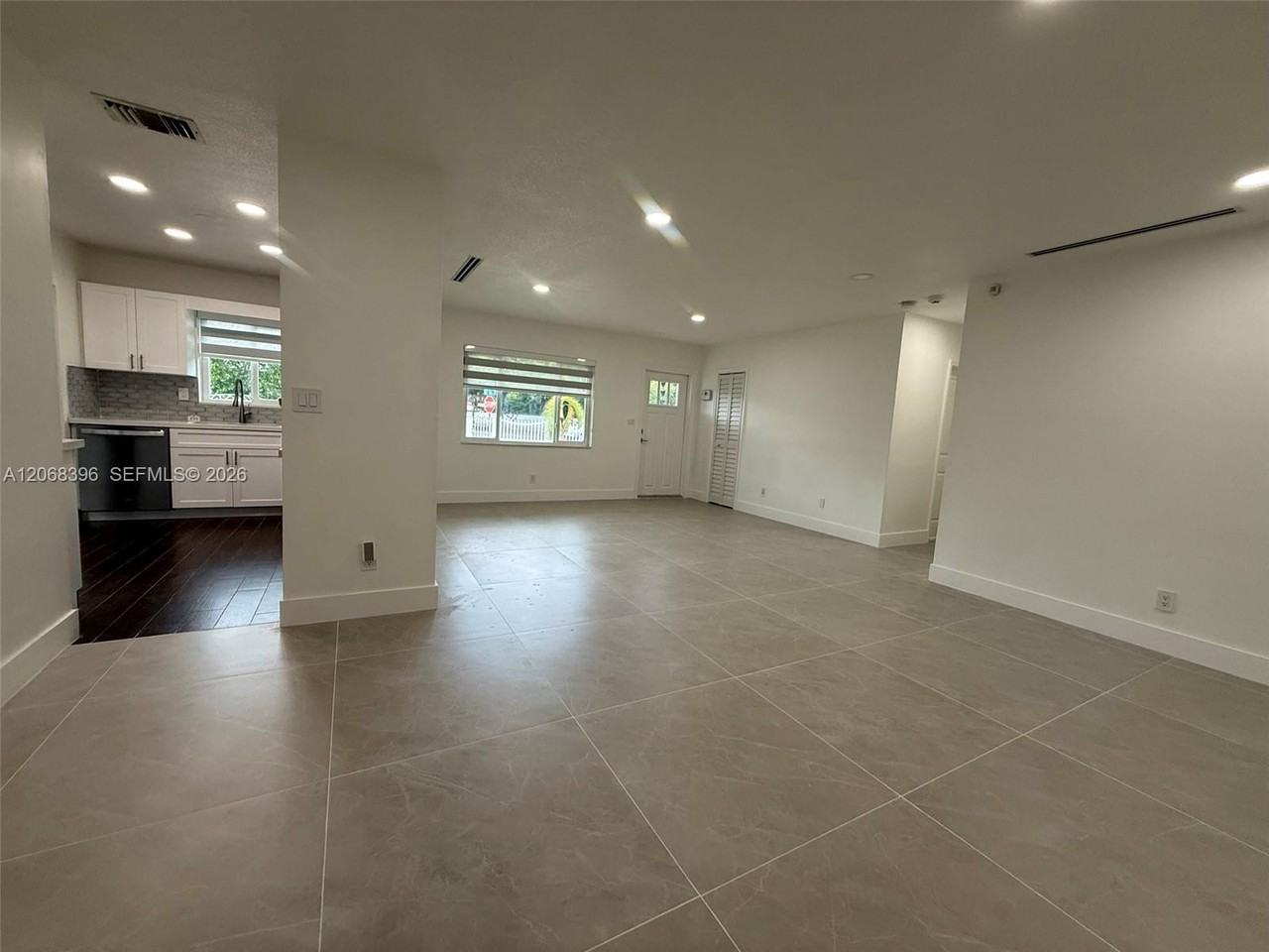 5530 Sw 96th Ave - Photo 4 of 8