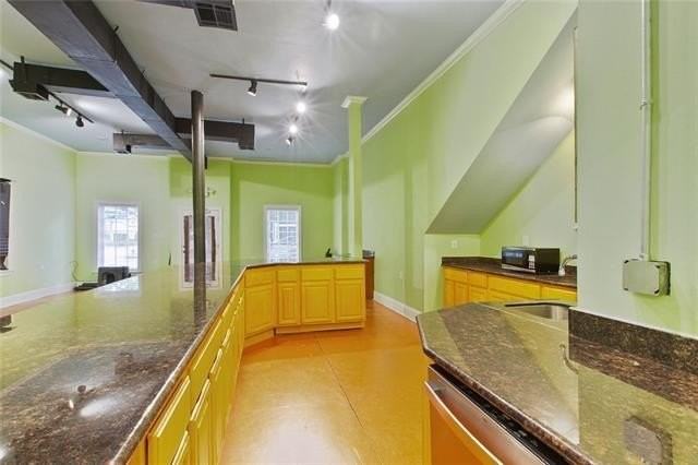 2103 S Carrollton Ave - Photo 7 of 11