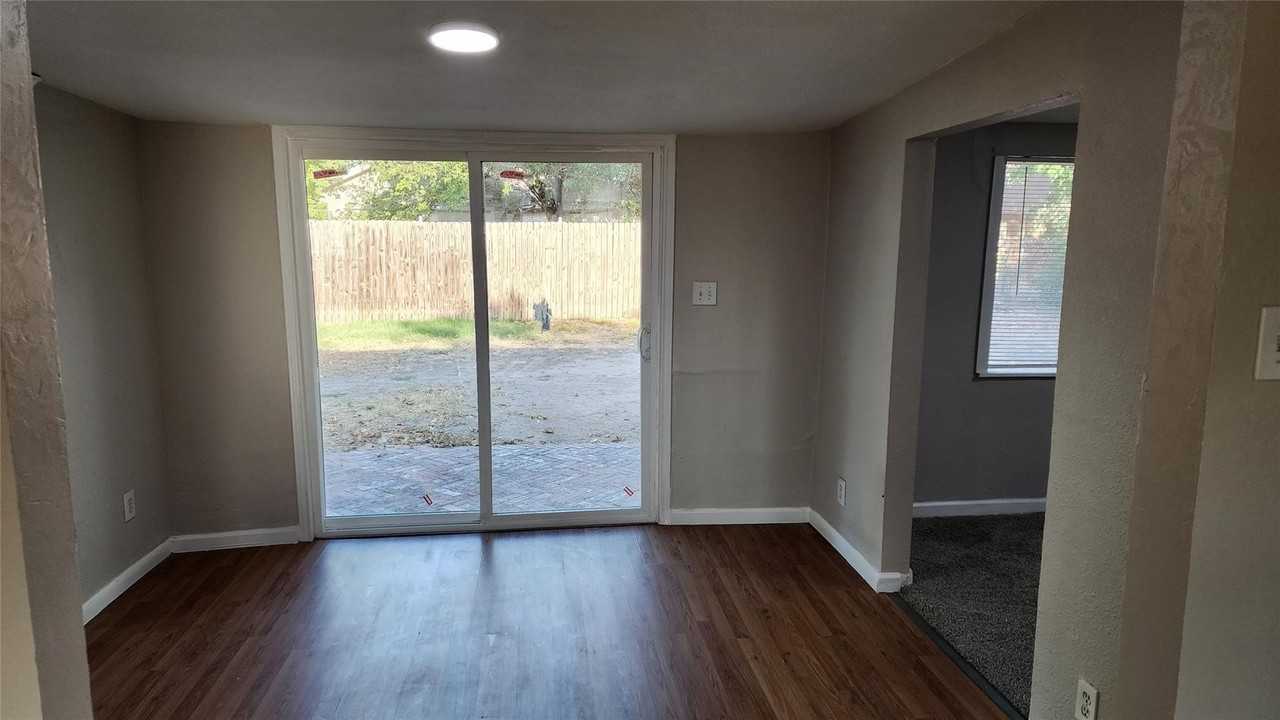 808 Howell Dr - Photo 3 of 14