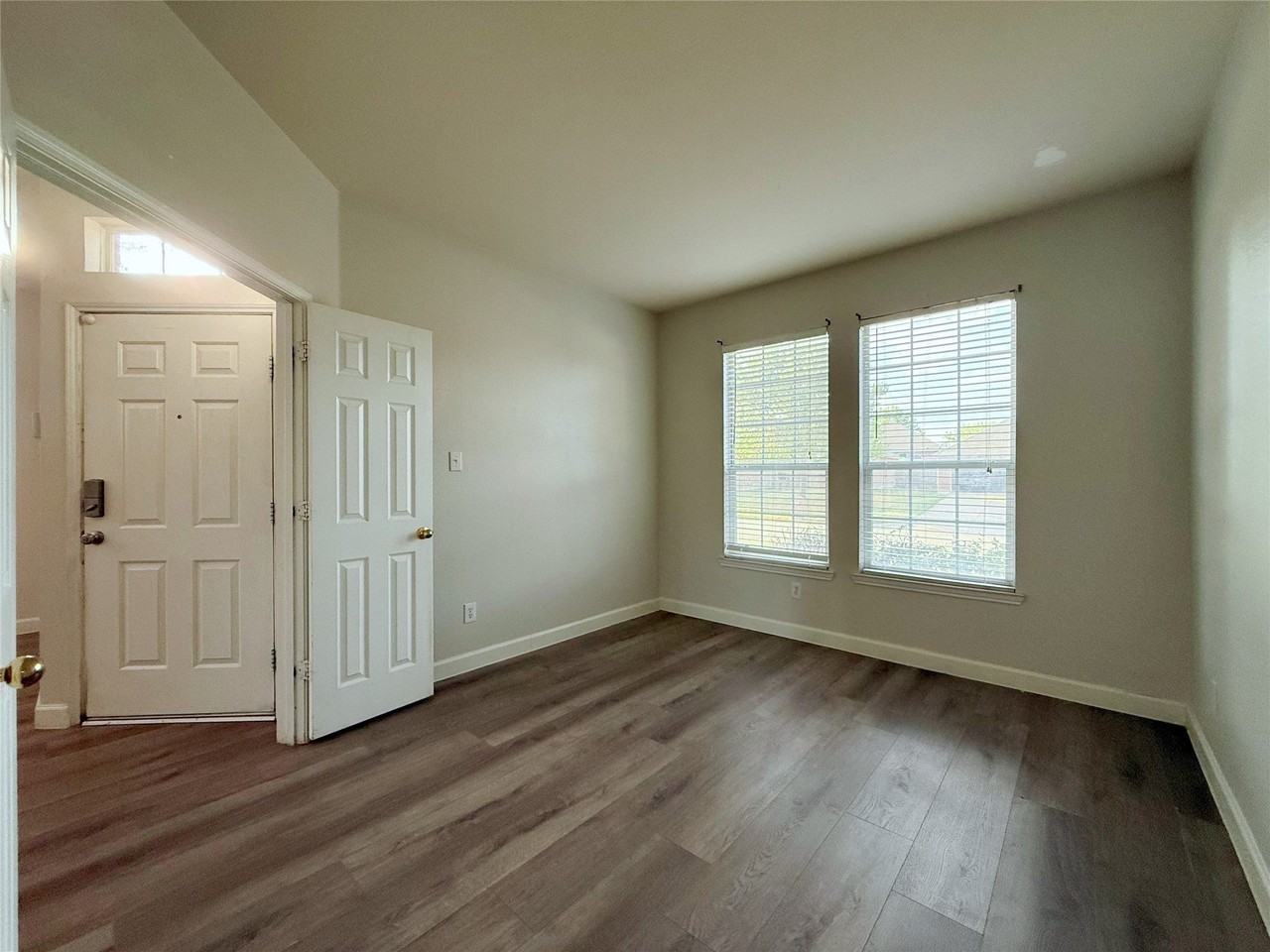 1916 Silver Leaf Dr - Photo 6 of 40