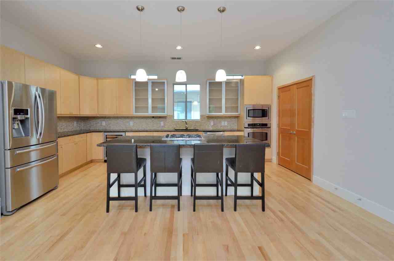 2309 Clark St - Photo 4 of 15