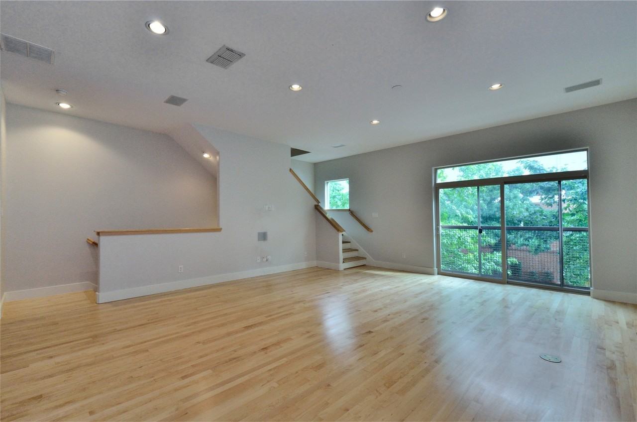 2309 Clark St - Photo 5 of 15