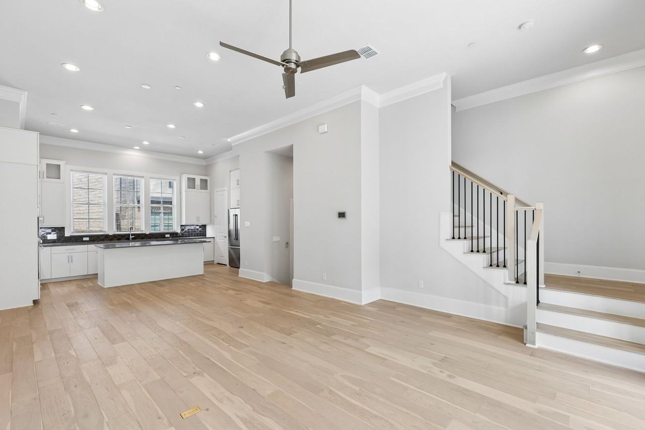 14995 Oak St - Photo 2 of 33