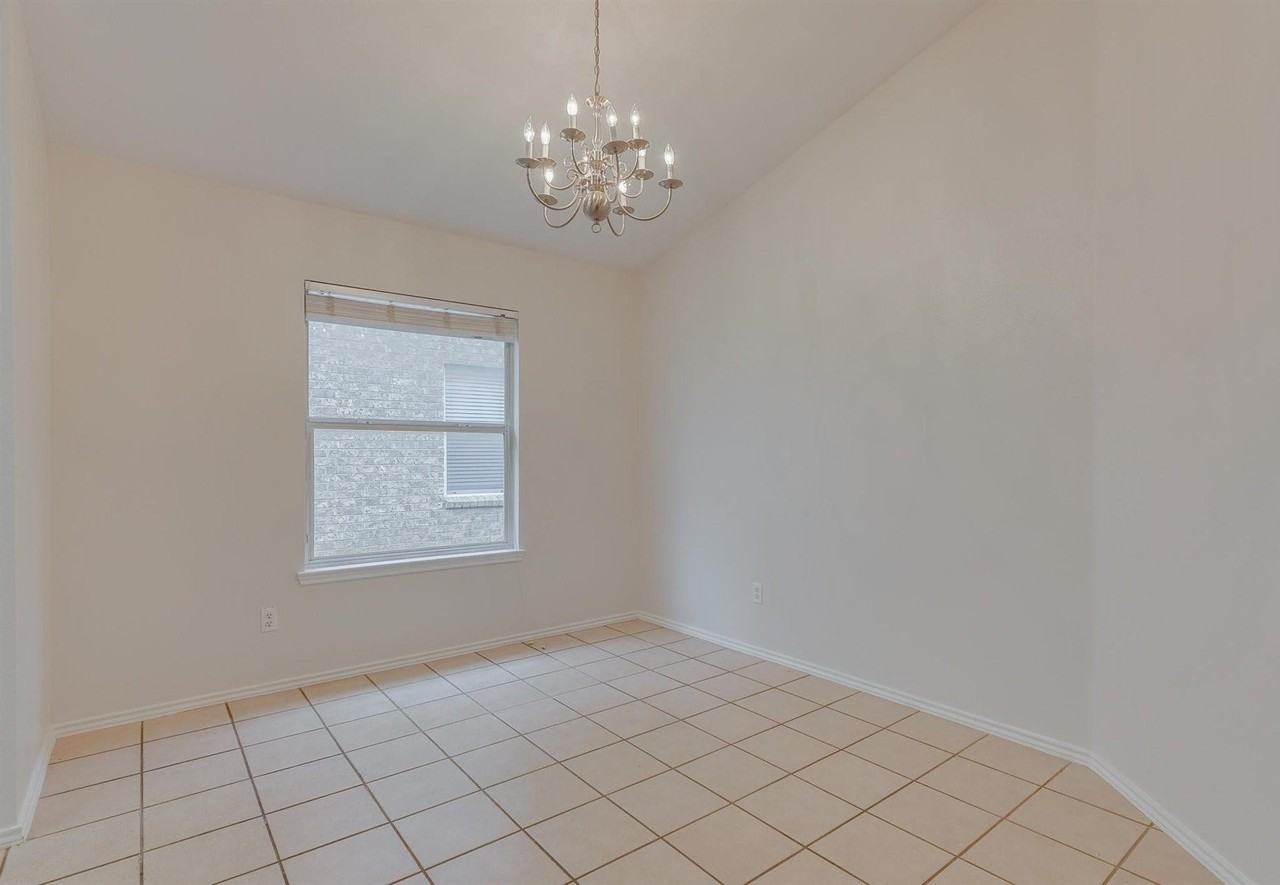 10124 Pear St - Photo 4 of 10