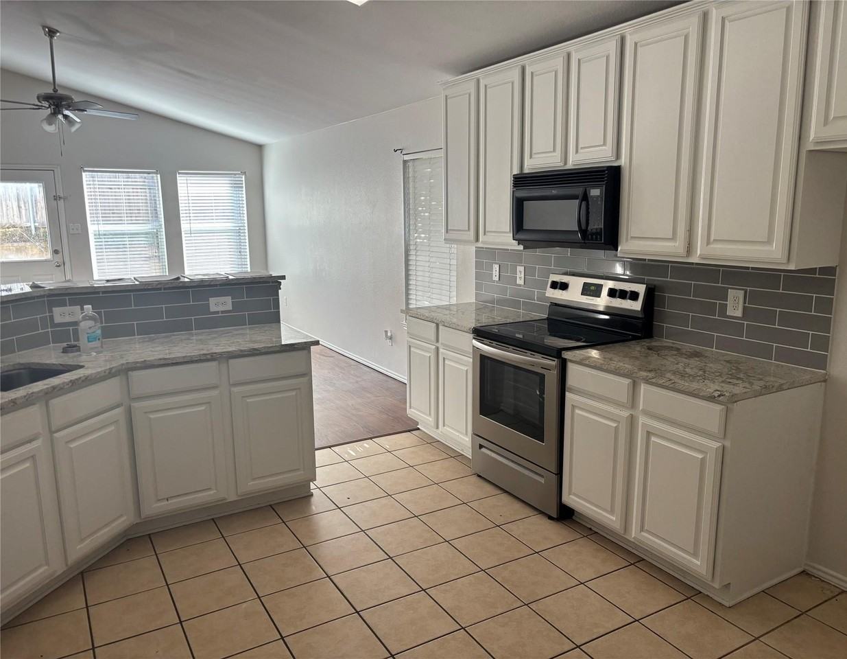 10124 Pear St - Photo 5 of 10