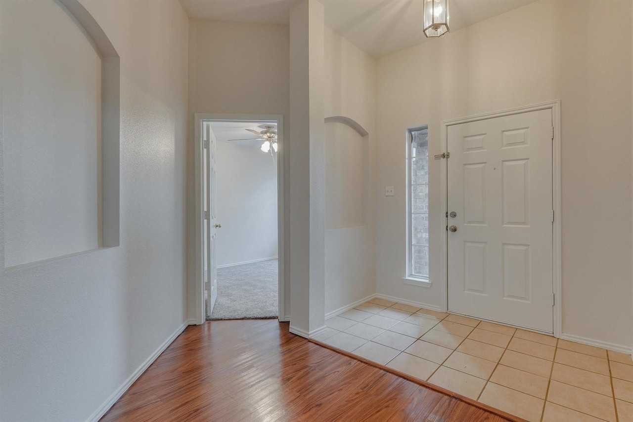 10124 Pear St - Photo 7 of 10