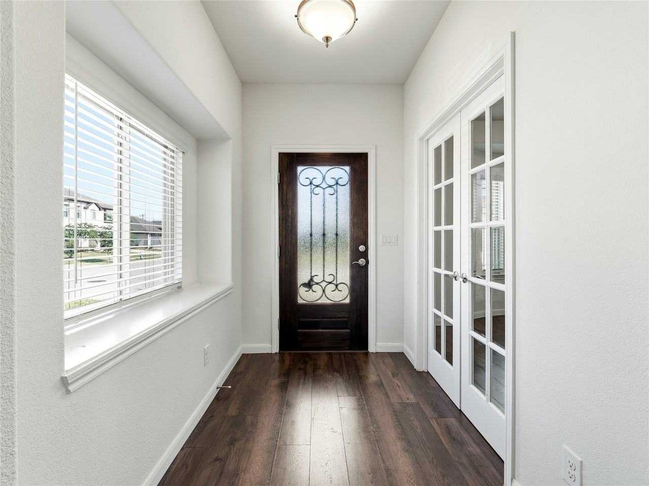 1204 Sumner St - Photo 3 of 31