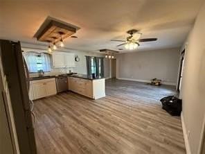 1412 Hillcrest St - Photo 3 of 8