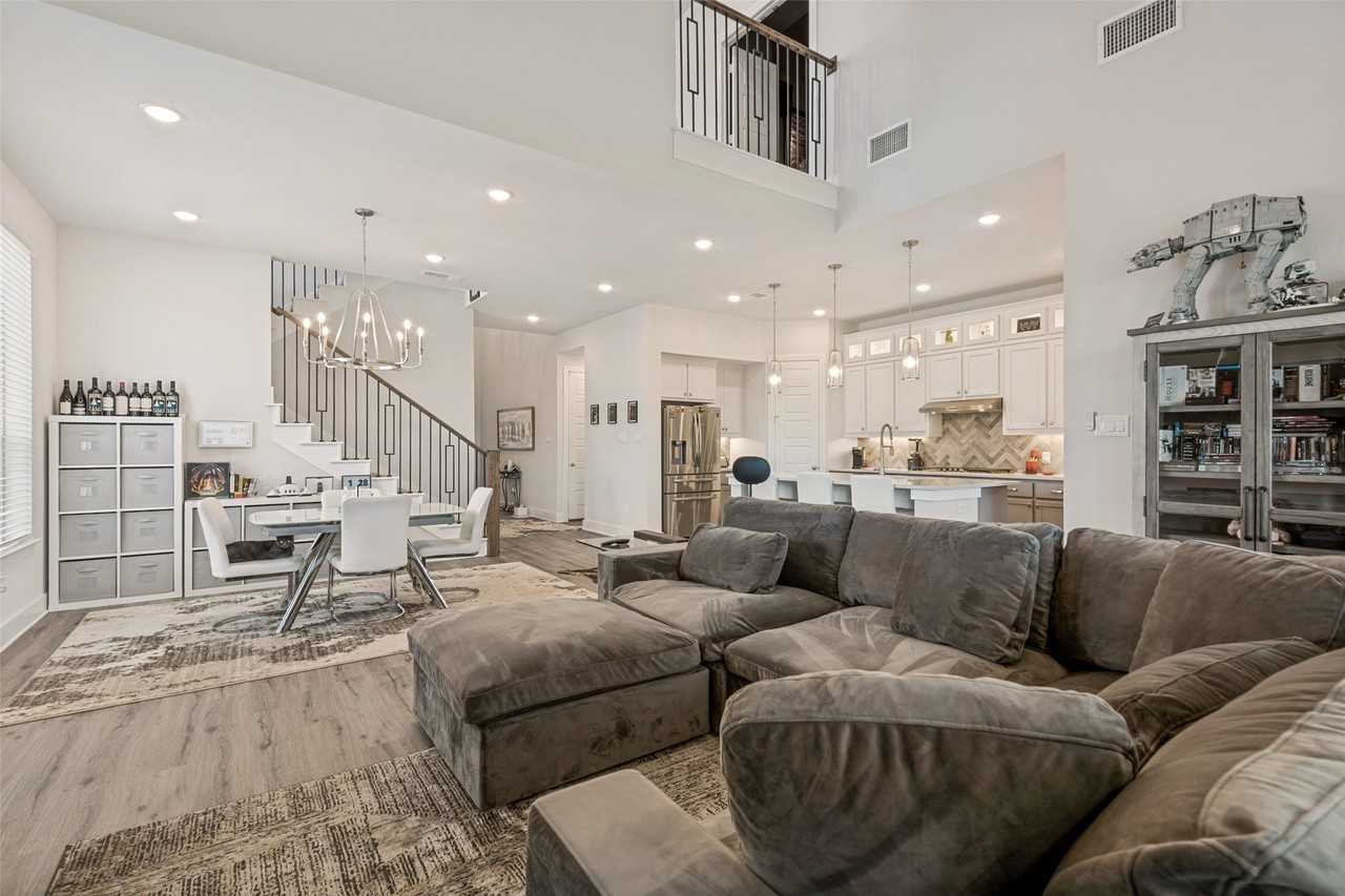 3053 Estuary Dr - Photo 4 of 24