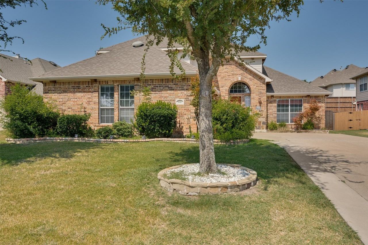 3013 Brookvale Dr - Photo 2 of 19