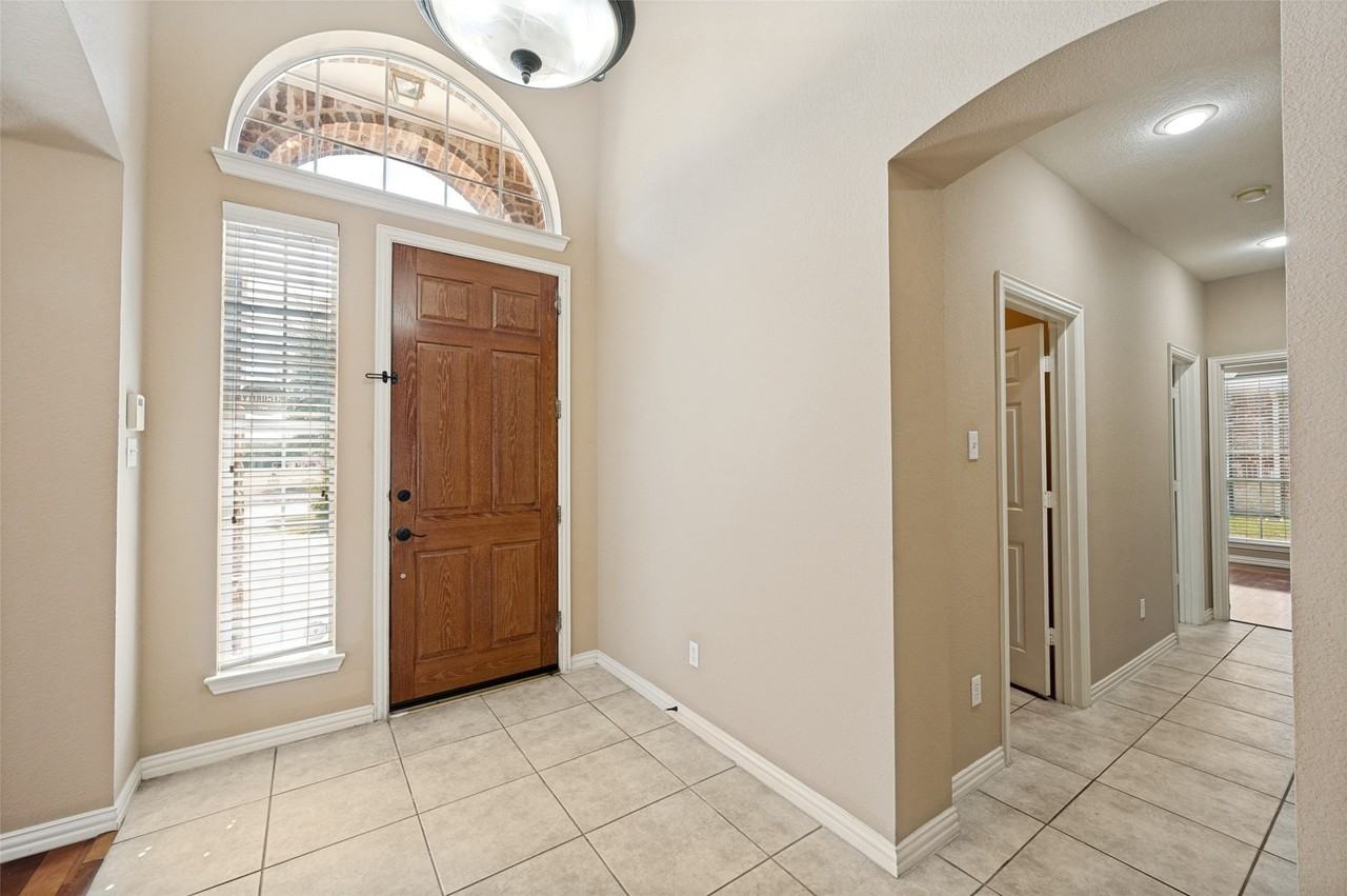 3013 Brookvale Dr - Photo 4 of 19