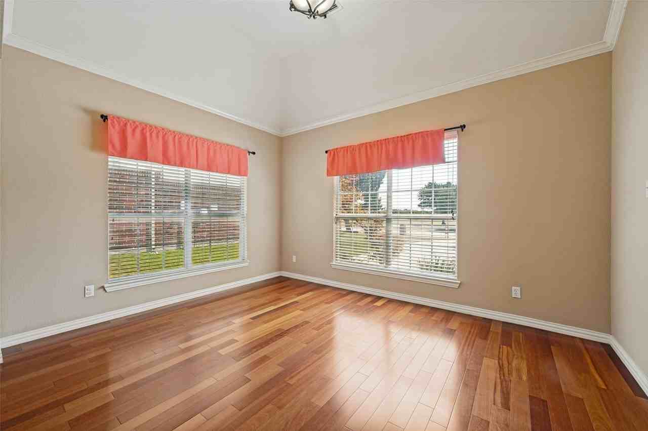3013 Brookvale Dr - Photo 6 of 19