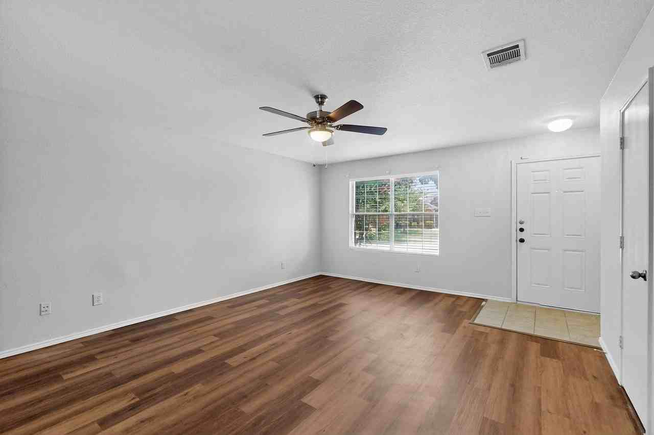2035 Times Rd - Photo 3 of 35