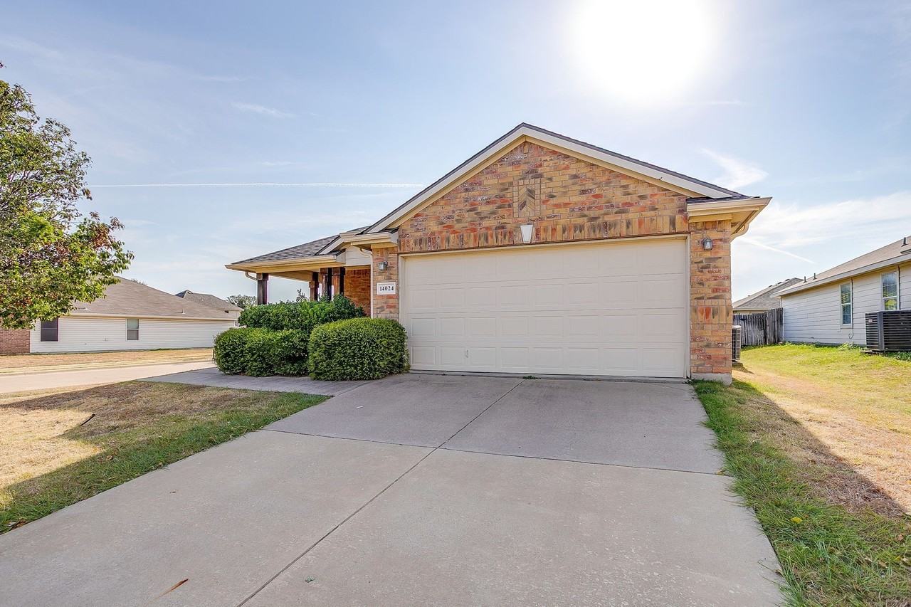 14024 Esperanza Dr - Photo 2 of 20