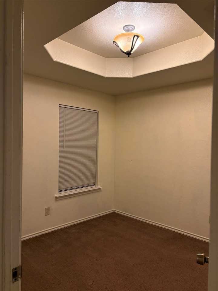 1007 N Howeth St - Photo 3 of 6