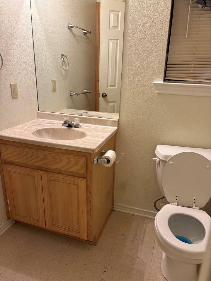 1007 N Howeth St - Photo 4 of 6