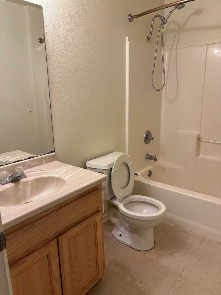 1007 N Howeth St - Photo 5 of 6