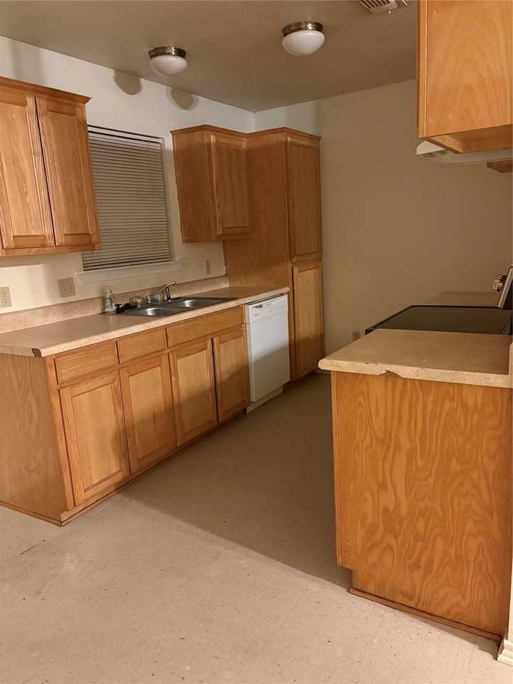 1007 N Howeth St - Photo 6 of 6