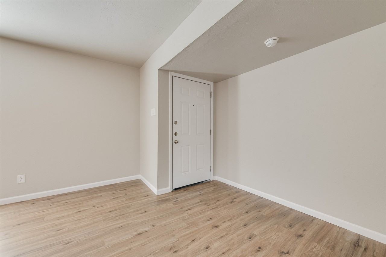 5903 Mimosa Ln - Photo 5 of 21