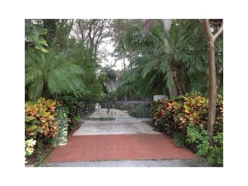 430 Costanera Rd - Photo 3 of 7