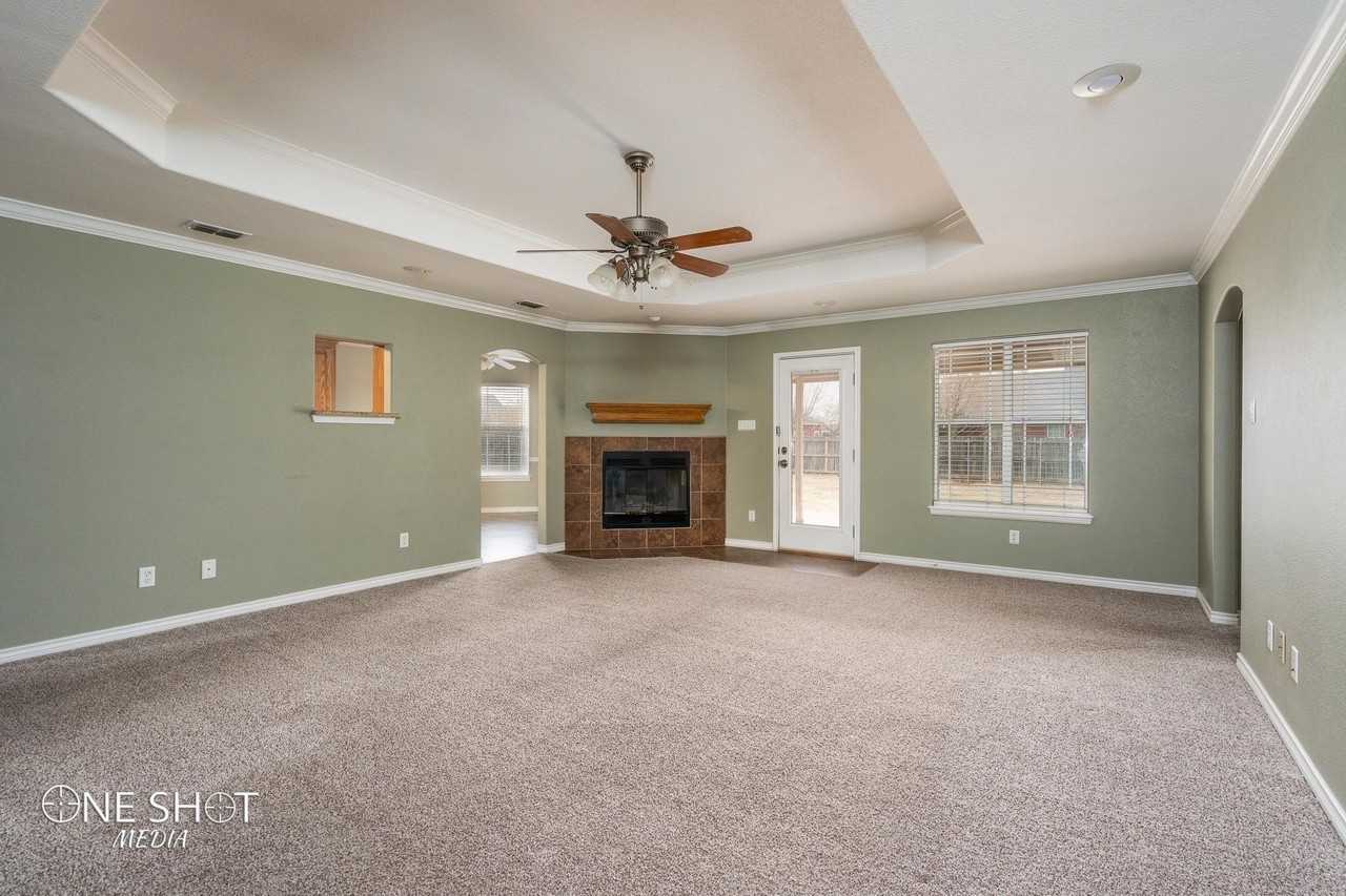 210 Ruger St - Photo 5 of 40