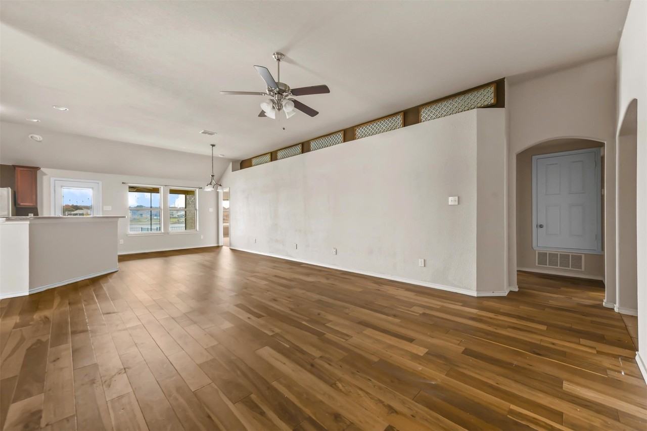 5533 Grenada Dr - Photo 4 of 22