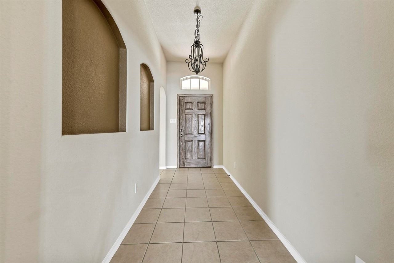 5533 Grenada Dr - Photo 7 of 22