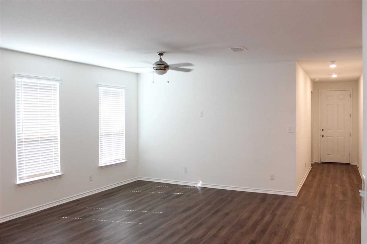 1012 West Dr - Photo 3 of 18
