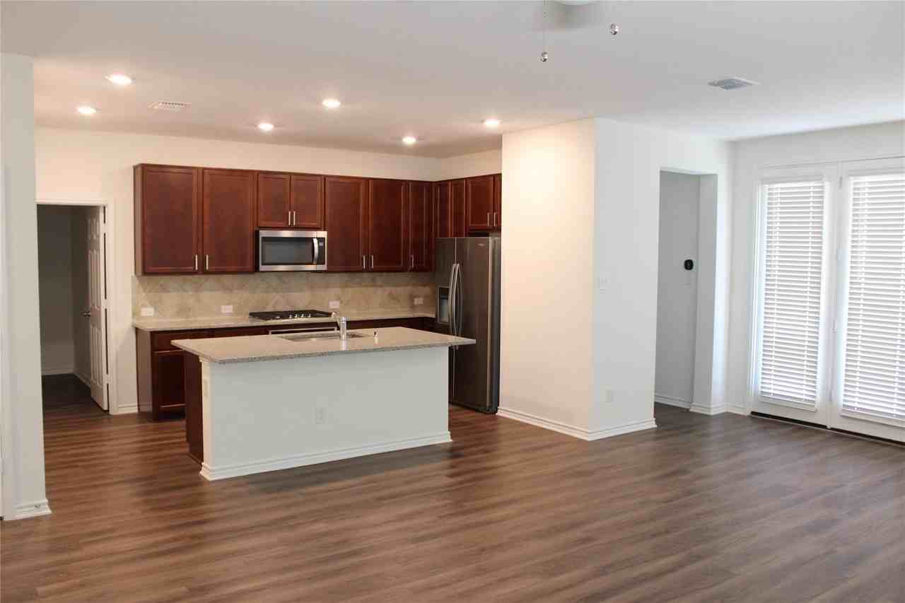 1012 West Dr - Photo 4 of 18