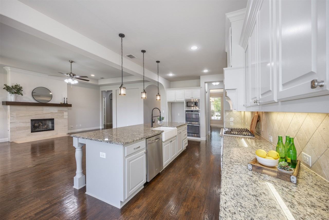 1336 Grassland Dr - Photo 4 of 37
